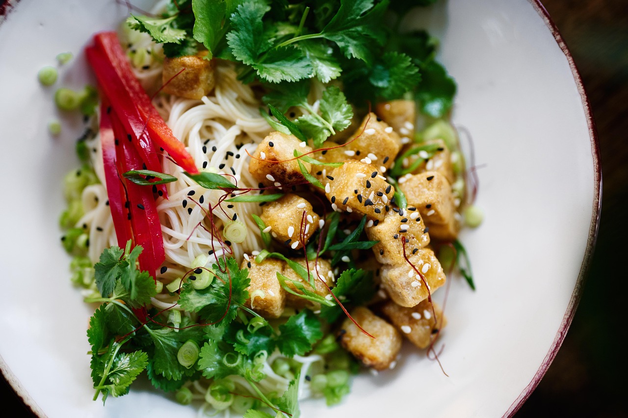 découvrez la richesse des saveurs asiatiques avec ce plat traditionnel. éveillez vos papilles grâce à des ingrédients frais et des épices exotiques, et plongez dans l'authenticité de la cuisine asiatique.