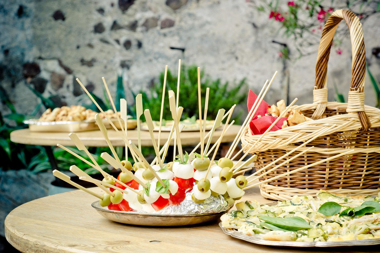 découvrez des hors-d'œuvre élégants qui raviront vos invités. des recettes raffinées et créatives pour des occasions spéciales, alliant saveurs délicates et présentation soignée. impressionnez avec ces amuse-bouches sophistiqués.