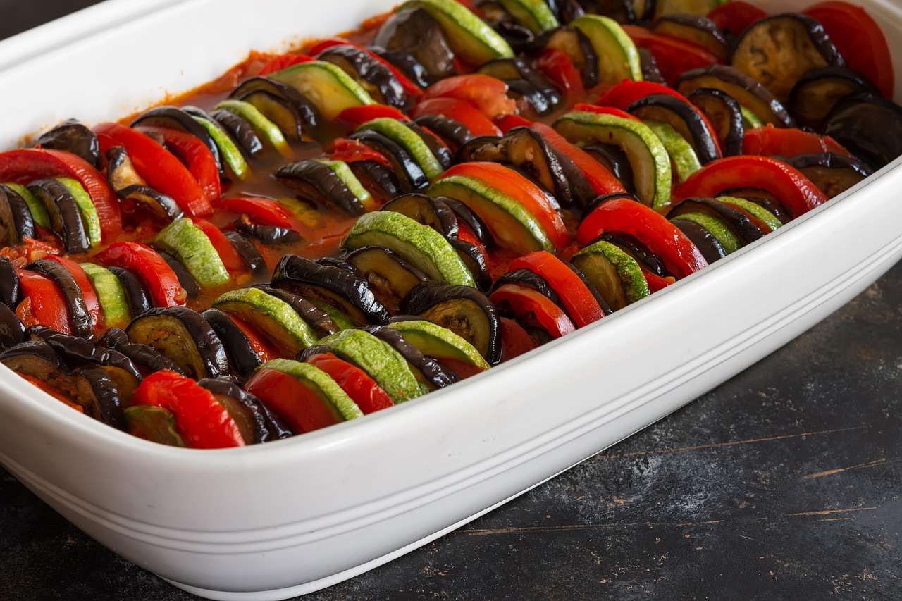 découvrez la recette traditionnelle de la ratatouille, un plat provençal coloré et savoureux, riche en légumes de saison. apprenez les secrets pour préparer cette délicieuse spécialité qui ravira vos papilles et celles de vos convives.