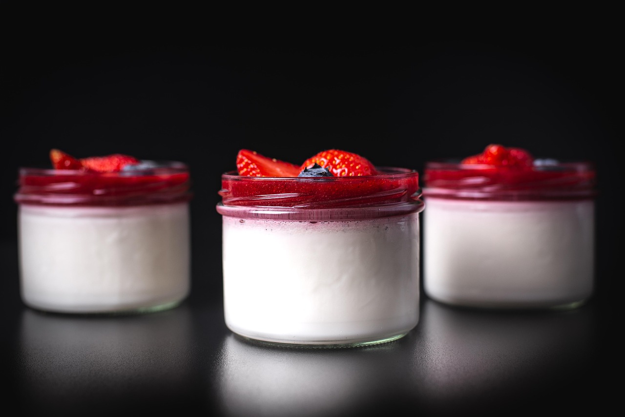 découvrez notre délicieuse recette de tiramisu, un dessert italien classique composé de biscuits savoiardi imbibés de café, de mascarpone crémeux et d'une touche de cacao. parfait pour impressionner vos invités ou pour un moment gourmand en solo.