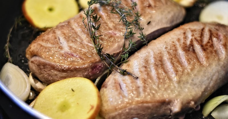 Cuisse de canard au four : la recette ultra fondante qui bluffe les invités