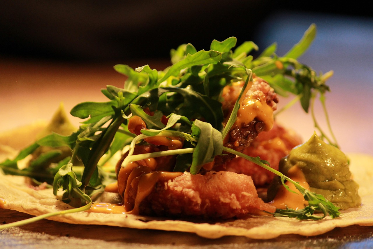 découvrez tout sur les tacos : leur origine, les meilleures recettes, des astuces pour les préparer chez vous, et des idées pour revisiter ce plat mexicain incontournable !