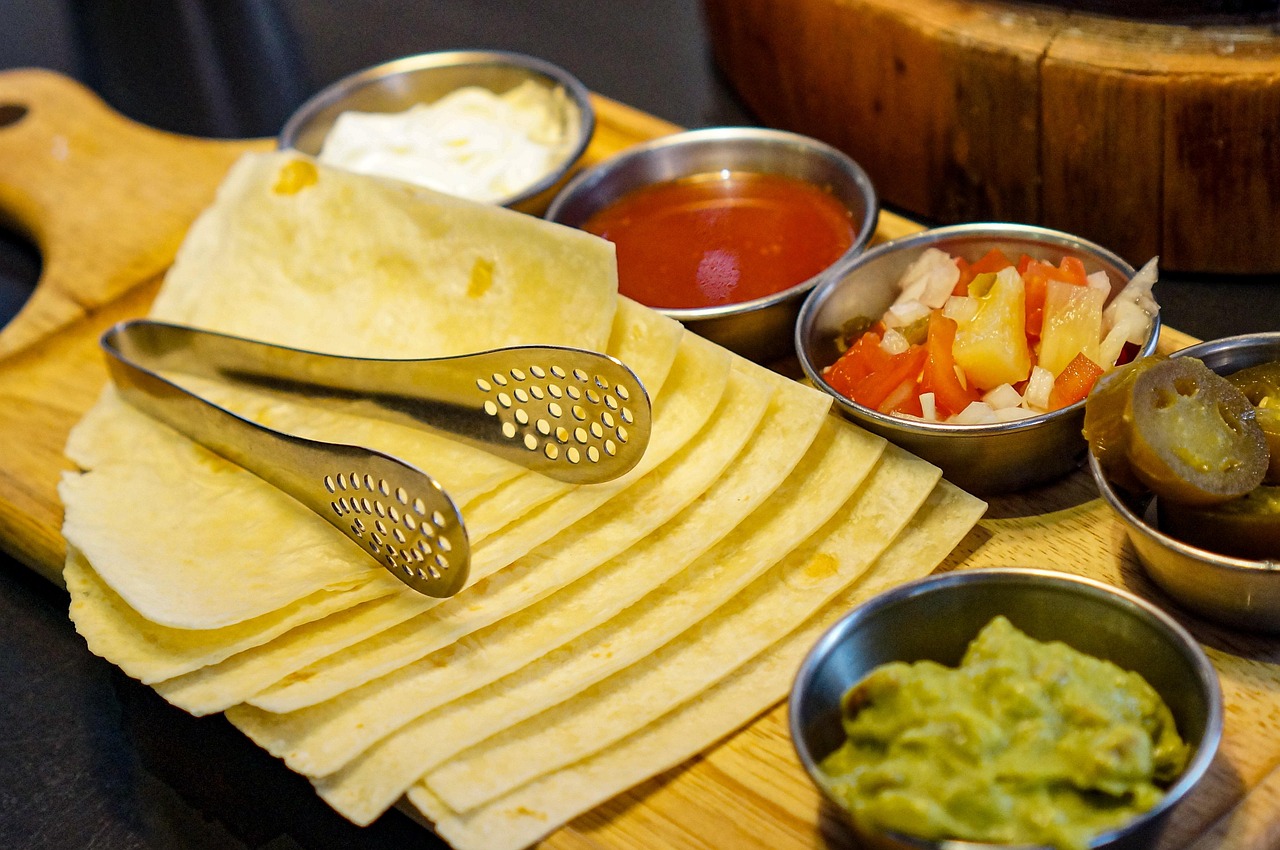 découvrez tout ce qu'il faut savoir sur les tacos : recettes savoureuses, astuces de préparation et idées gourmandes pour régaler petits et grands avec ce plat d'origine mexicaine.
