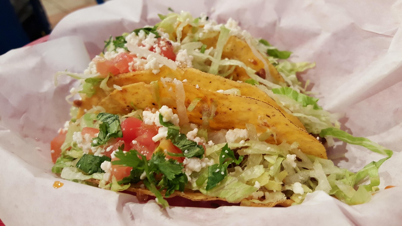 découvrez tout sur les tacos : leur histoire, leurs recettes variées, les ingrédients incontournables et des astuces pour réaliser chez vous ce délicieux plat mexicain irrésistible.